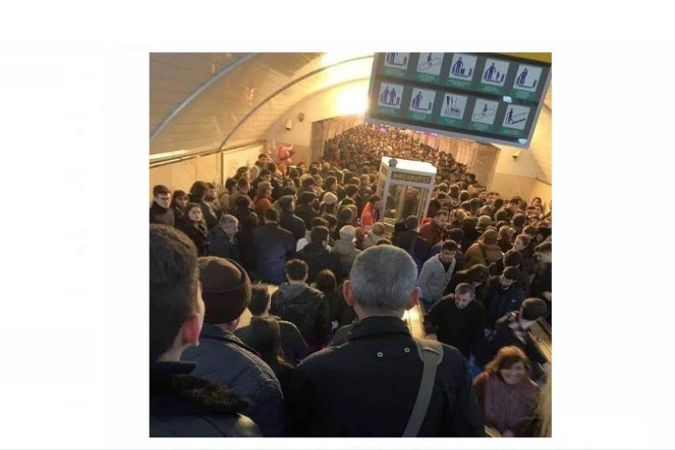Metronun "28 May" stansiyasında HƏYƏCAN YAŞANDI - SƏBƏB 