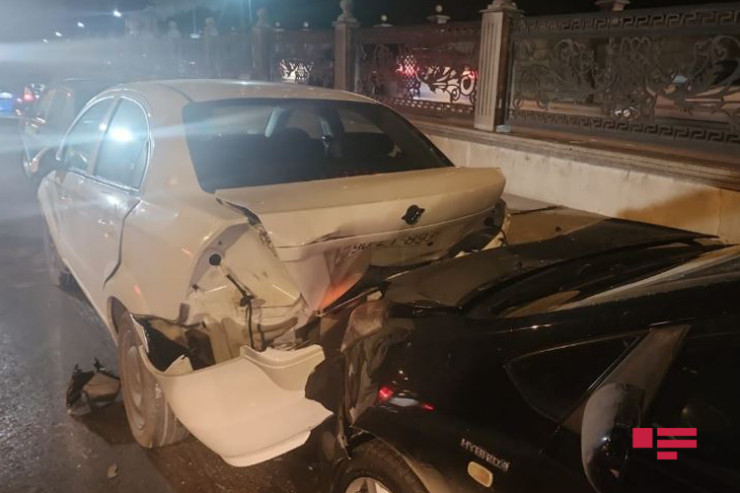 “Toyota” təmirə dayanan avtomobilə çırpıldı – 1 YARALI -FOTO 