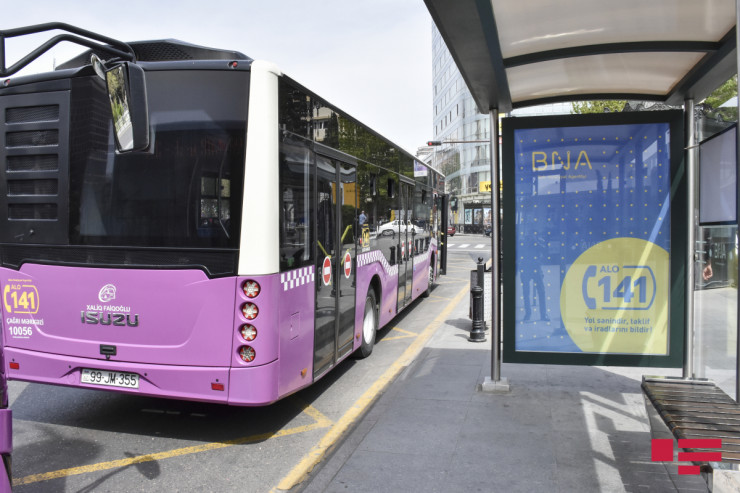 Avtobus tüstüləndi, sürücü cəld müdaxilə etdi