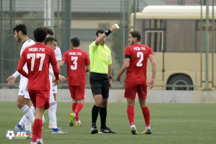 Hakimləri təhqir edən futbolçuya  AĞIR CƏZA 