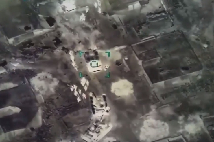 Ukrayna Rusiya ordusunu  “Bayraktar”la   belə vurdu - VİDEO 