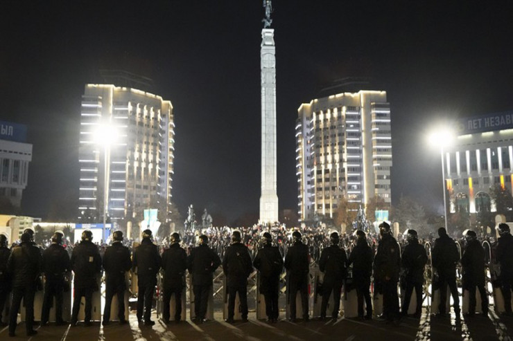 Qazaxıstanda fövqəladə vəziyyət rejimi  tətbiq edildi