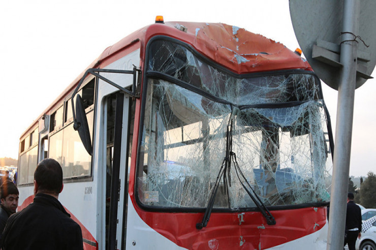 Bakıda 3 avtobus  TOQQUŞDU   - YENİLƏNİB   -  VİDEO 