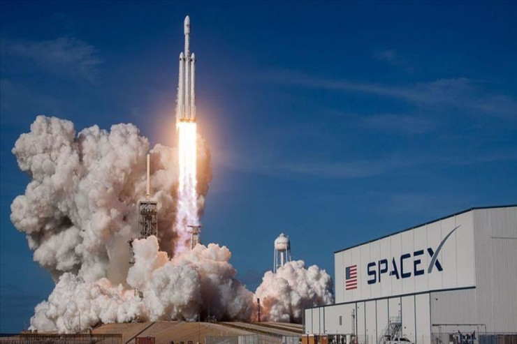 Falcon 9 daşıyıcı raketi