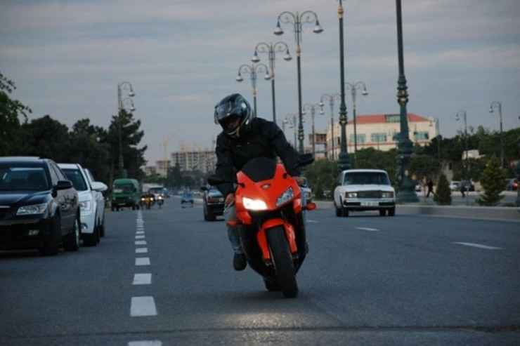 Abşeronda motosikletlə narkotik satan  TUTULDU - VİDEO 