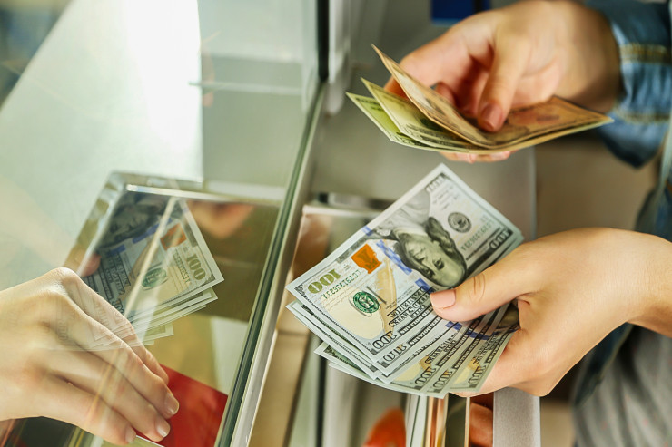 Dollar ticarətdən çıxarılır - Bank sədri açıqladı 
