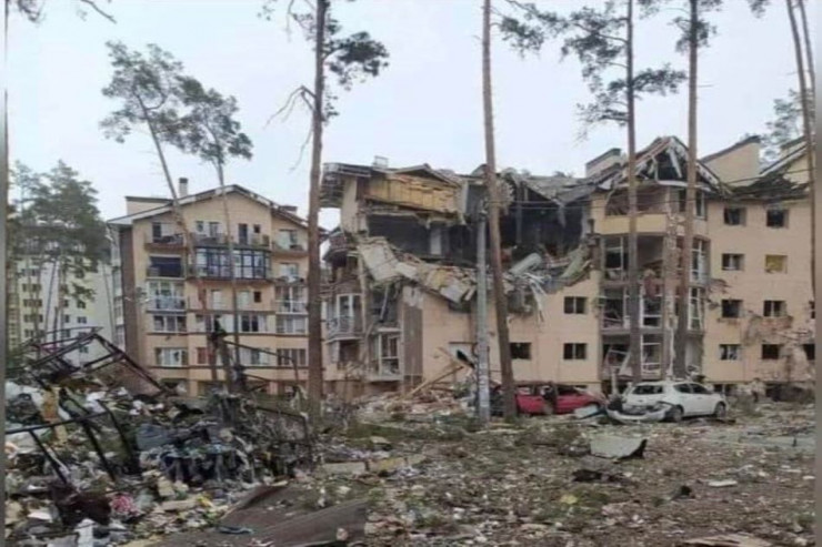 Azərbaycanlının Kiyevdə bombalanan evi