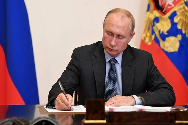 Bəzi məhsulların çıxarılması qadağan edildi -  Putin imzaladı  