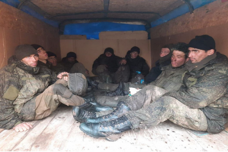 Ukraynada daha  29 rusiyalı əsgər   əsir götürüldü - FOTO 
