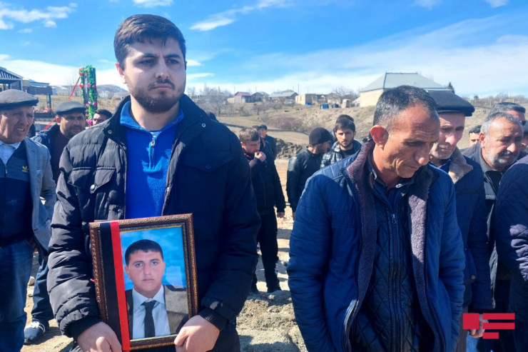 Ukraynada  öldürülən ailə   Azərbaycanda dəfn edildi