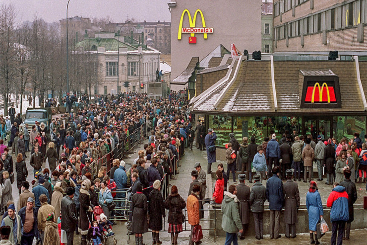 Rusiyada “McDonald's”u "Vanya dayı" etdilər: OXŞAR LOQO - FOTO 