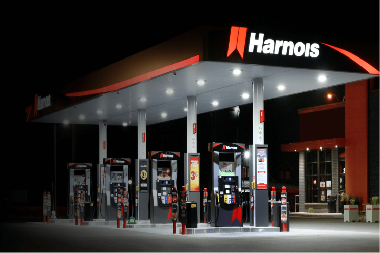 Litri 4 qəpiyə  benzin