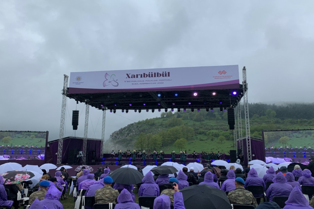 Şuşada V “Xarıbülbül” Festivalı: Prezident və birinci xanım açılışda - VİDEO - YENİLƏNİB 