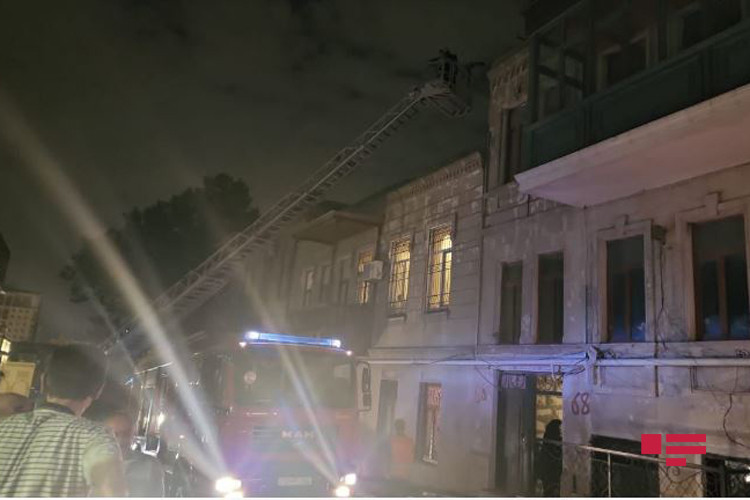 Bakıda yaşayış binasında YANĞIN : 1 nəfər öldü, 7 nəfər xilas edildi-  VİDEO  -YENİLƏNİB-3 