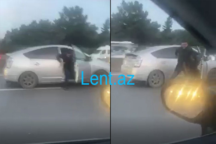"Prius"un sürücüsü sərnişini bıçaqladı - VİDEO 