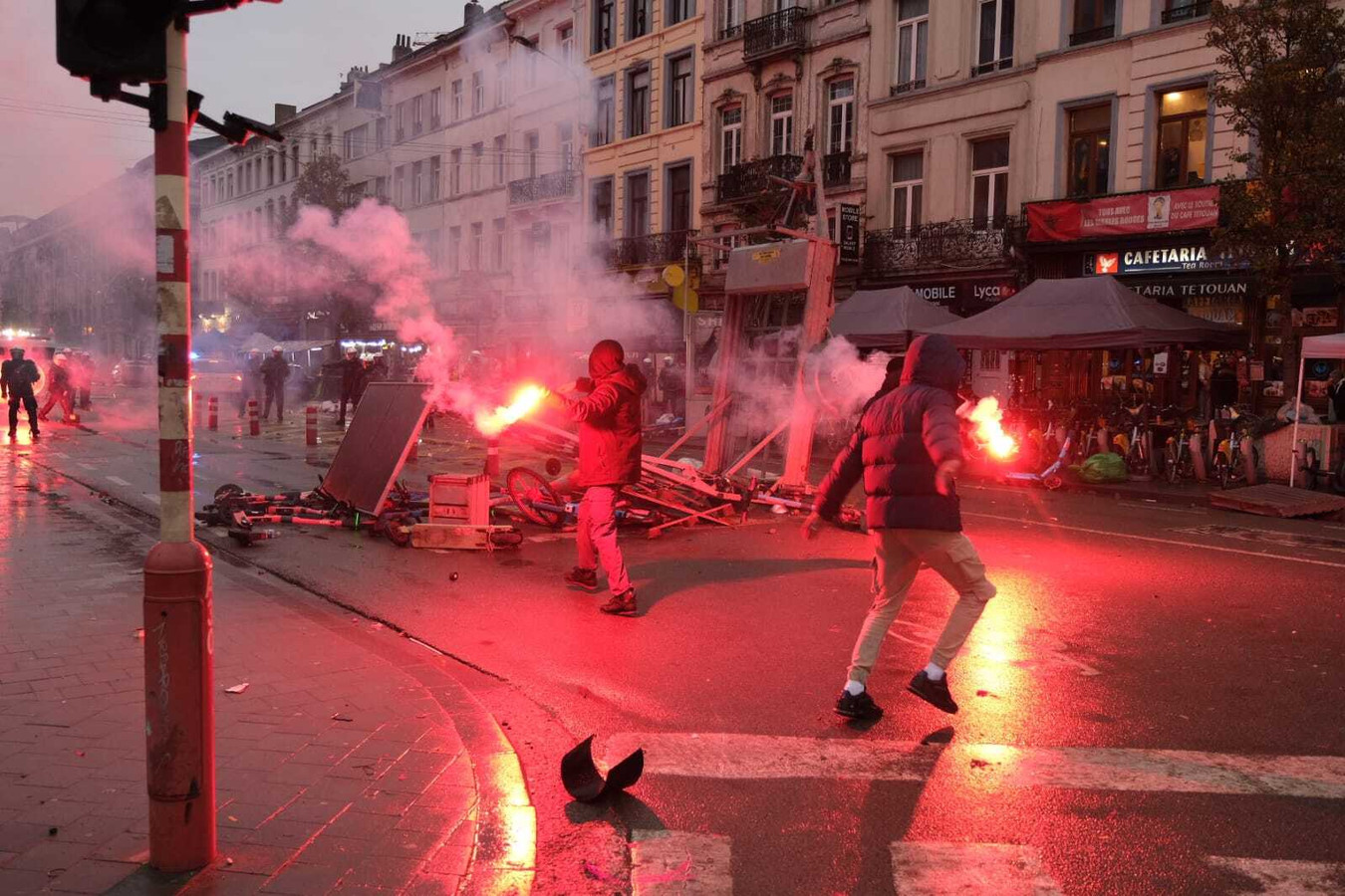 Brüsseldə iğtişaşlara görə futbol fanatları saxlanıldı -VİDEO  -YENİLƏNİB 
