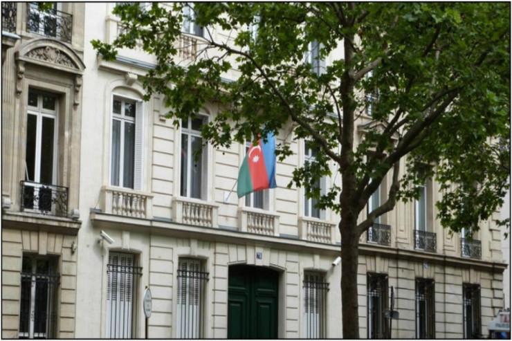 Radikal ermənilər Fransada Azərbaycan səfirliyinin binasına qırmızı boya atdı