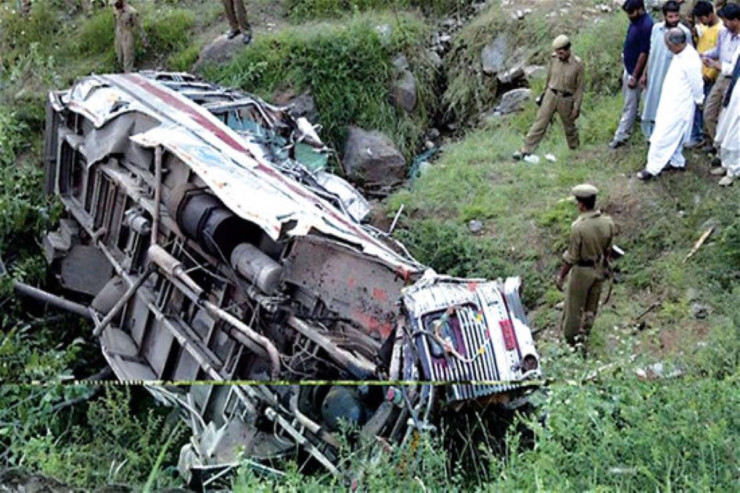 Toya gedən avtobus dərəyə aşdı,  31 nəfər öldü  