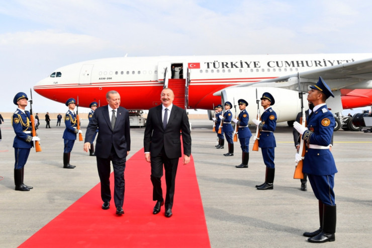 Ərdoğanın təyyarəsi Zəngilan hava limanına endi - CANLI YAYIM 