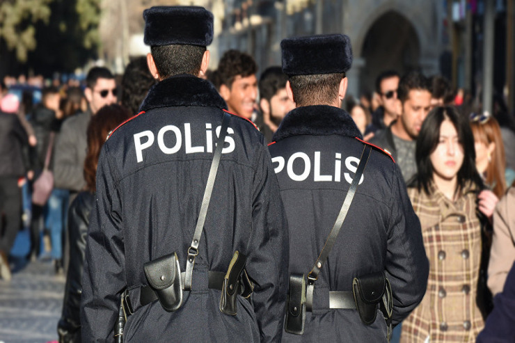 Bakıda "polis" TUTULDU 