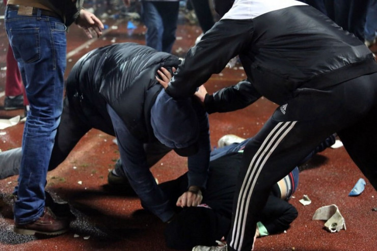 Rusiyada azərbaycanlılar  asfalt üstündə DALAŞDILAR