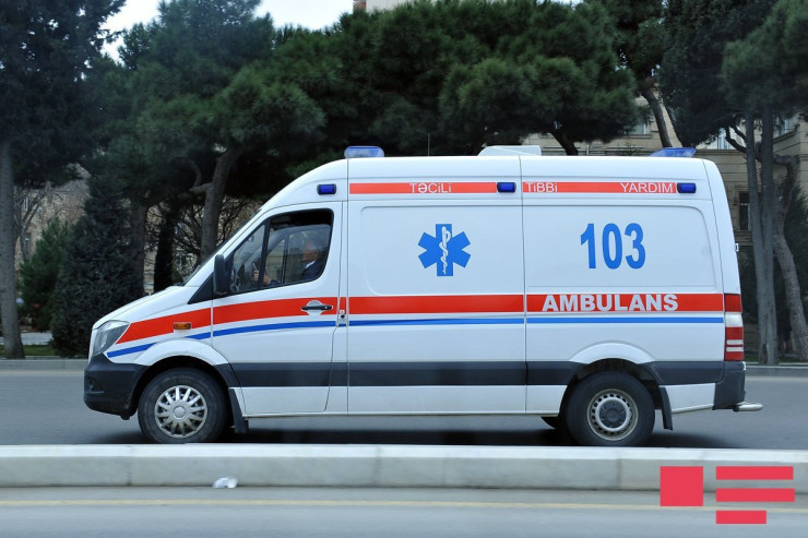 Çağırışa tələsən ambulansın arxasına düşüb qəza törətdi - VİDEO 