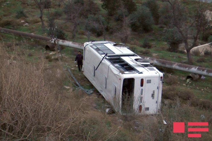 Bakıda sərnişin avtobusu aşdı: 23 nəfər yaralanıb - YENİLƏNİB  - VİDEO 