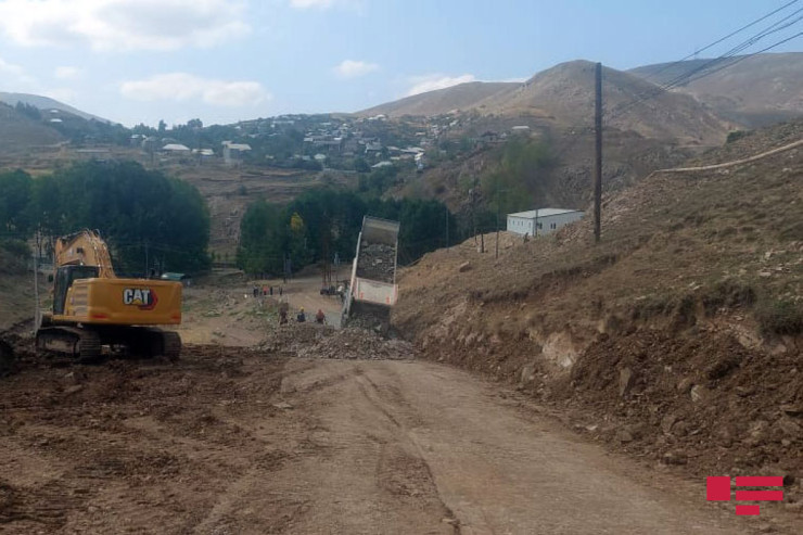  Daşkəsəndə dağ uçdu:   Dörd kəndin yolu bağlandı - FOTO 