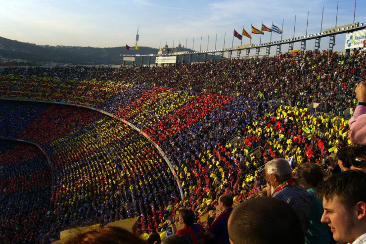 Azarkeşin ürəyi tutdu , “Barselona”nın oyunu dayandırıldı