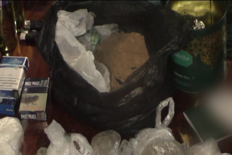Astarada narkotik satanlar tutuldu, 3 kilo "patı", heroin - VİDEO 