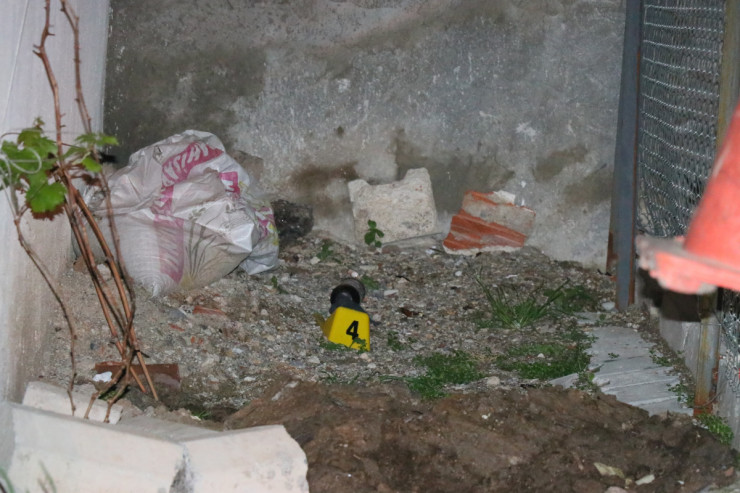 Keçmiş sevgilisinin evinə gəlib "Molotov kokteyli" atdı - VİDEO 