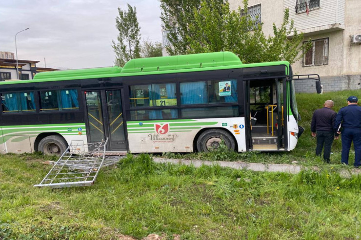 Sürücüsüz avtobus piyadaları əzdi: 4 ÖLÜ, 2 YARALI  