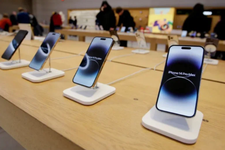 İki kişi  500 min dollarlıq   iPhone oğurladı