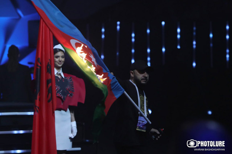 İrəvanda Azərbaycan bayrağı yandırıldı - VİDEO 