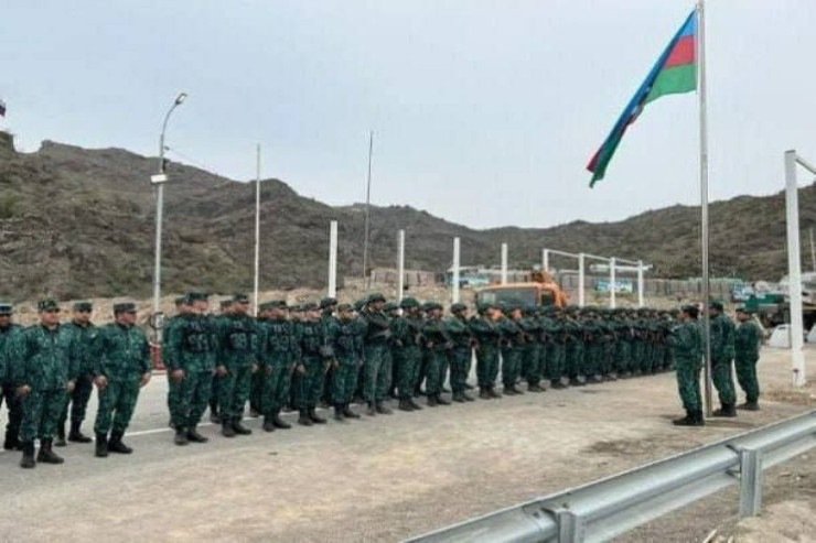 Ermənistanla sərhəddə Azərbaycan bayrağı ucaldıldı-FOTO 