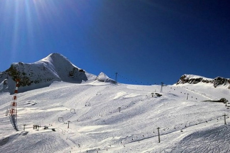 Hava kəskin soyudu,  qar yağdı 