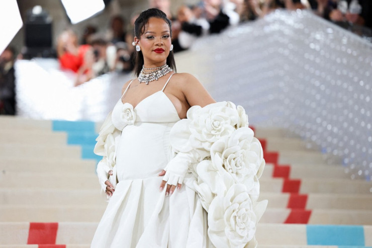 Rihanna  ikinci dəfə   ana oldu