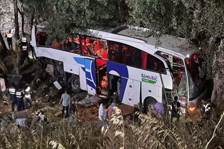 Avtobus dərəyə aşdı,  12 nəfər öldü   - YENİLƏNİB 