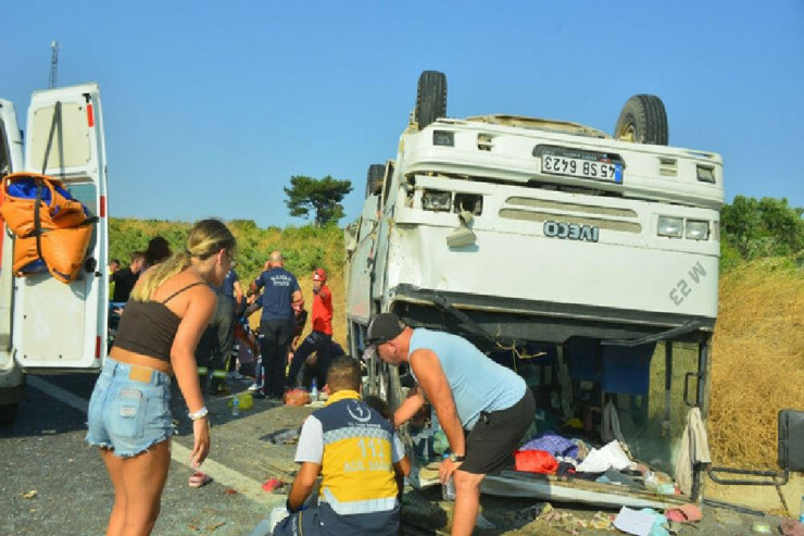 İşçiləri daşıyan mikroavtobus aşdı, 30 nəfər... 