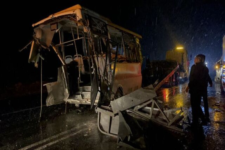Avtobuslar toqquşdu, 14 nəfər yaralandı