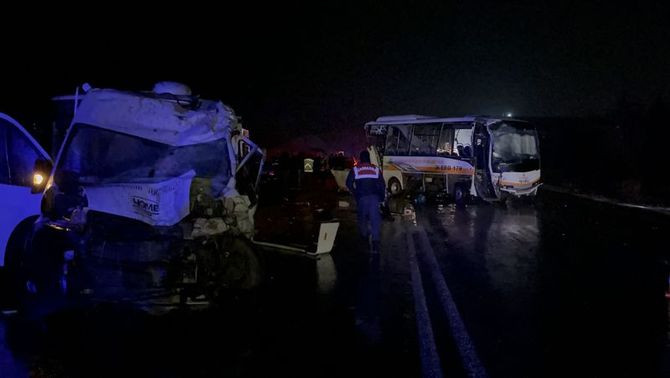 Avtobuslar toqquşdu, 14 nəfər yaralandı