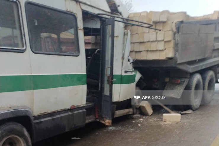 “KamAz”la mikroavtobus TOQQUŞDU:  1 ölü, 16 yaralı - YENİLƏNİB 