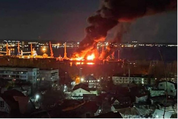 Ukrayna Rusiyanın desant gəmisini belə vurdu - VİDEO 