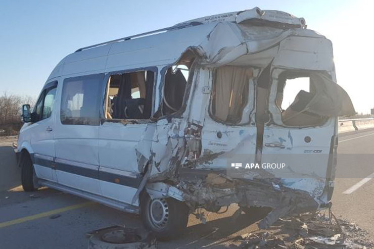 Ucarda mikroavtobus TIR-la toqquşub, ölən və yaralananlar var