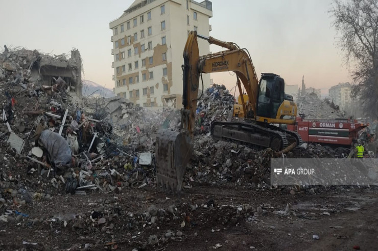 Kahramanmaraşda ağır teknikalar dağıntılarda işləməyə başladı -FOTO 