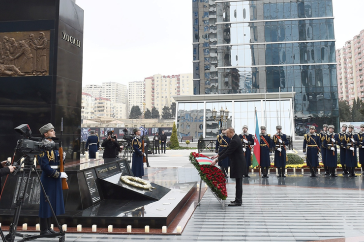 Prezident İlham Əliyev Xocalı soyqırımı abidəsini ziyarət etdi