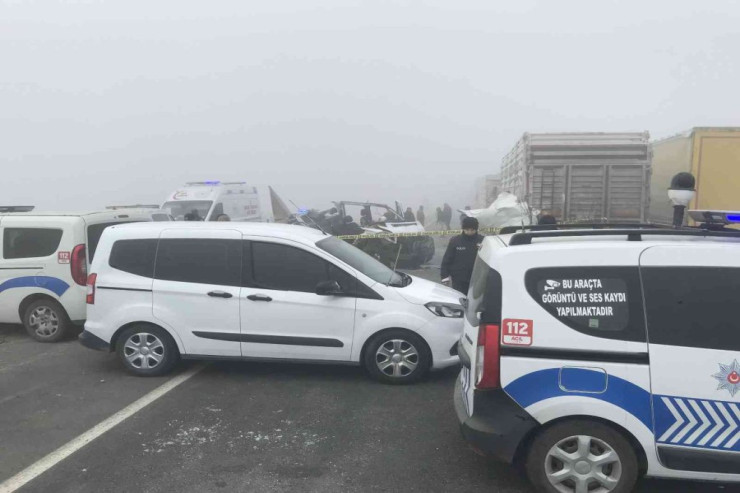 Türkiyədə hərbi maşın TIR-a çırpıldı, 2 əsgər öldü