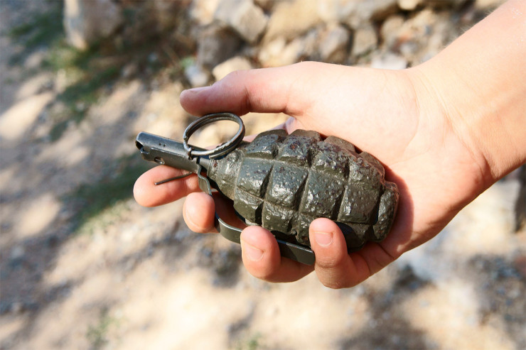 Polis bölməsinə qumbara atdılar 