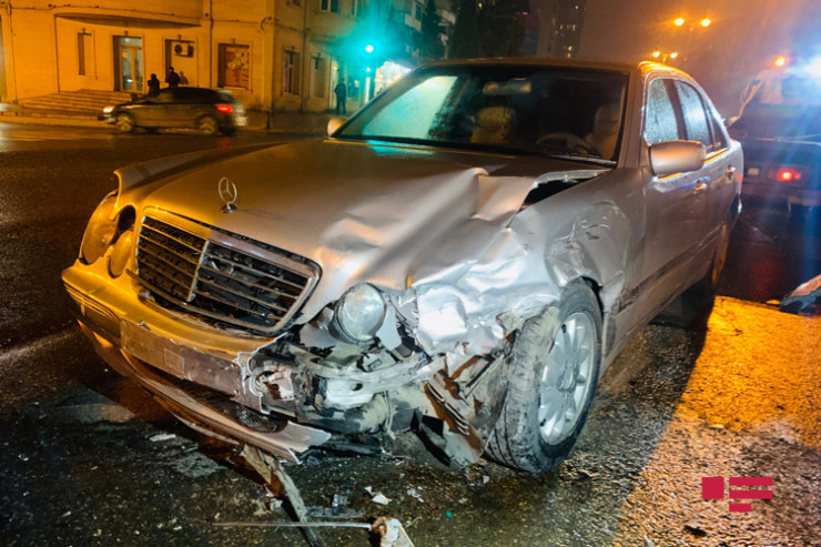 Yasamalda maşınlar toqquşdu,  yolda sıxlıq yaşandı  