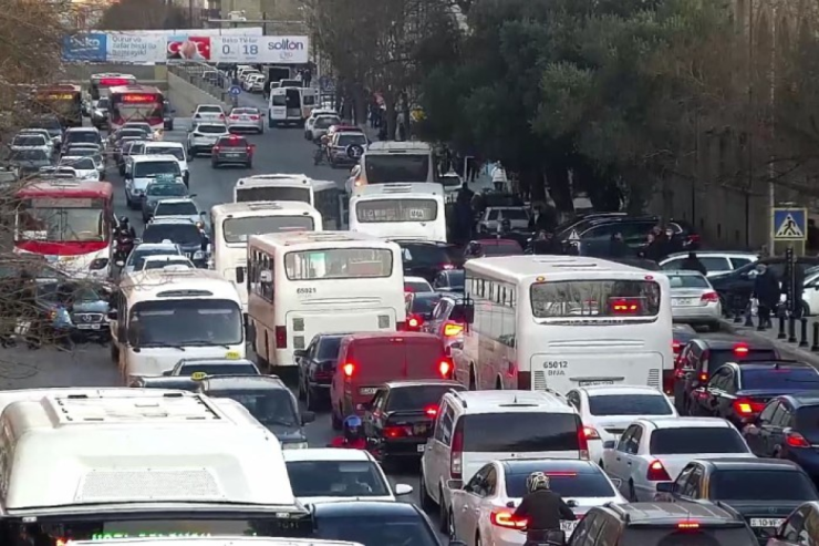 Bakıda sıxlıq olan yollar - SİYAHI 